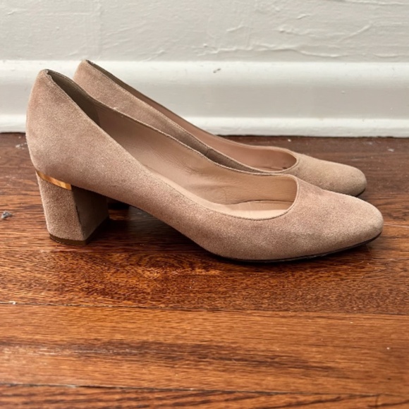 Kate Spade Beige Dolores Too Suede Stacked Gold Heels Size 8 - Picture 1 of 9